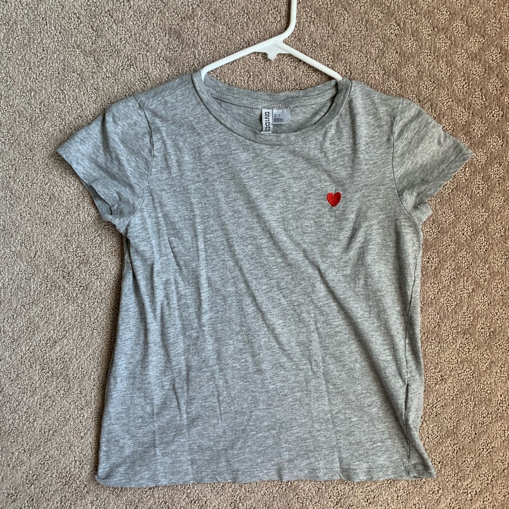 Grey heart embroidery top